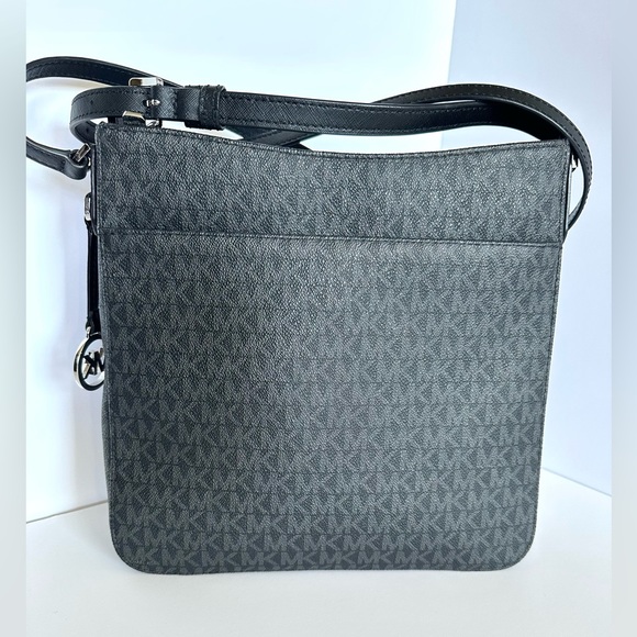 MICHAEL KORS Jet Set Travel Large LogoMessenger Bag - Picture 7 of 11